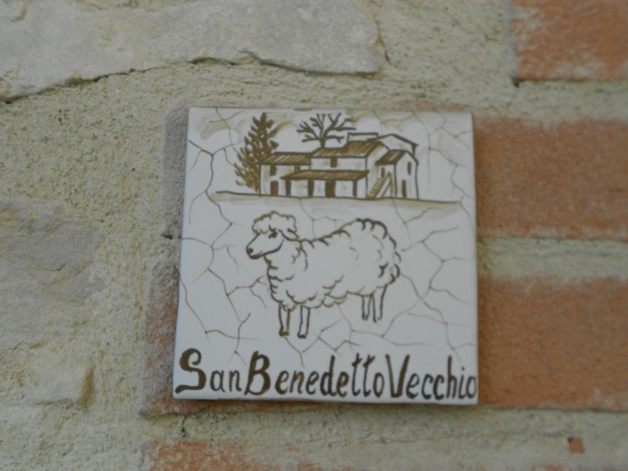 Agriturismo Borgo San Benedetto Villa Pietralunga  Exterior photo