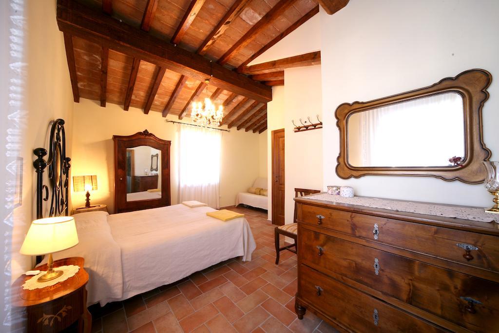 Agriturismo Borgo San Benedetto Villa Pietralunga  Room photo